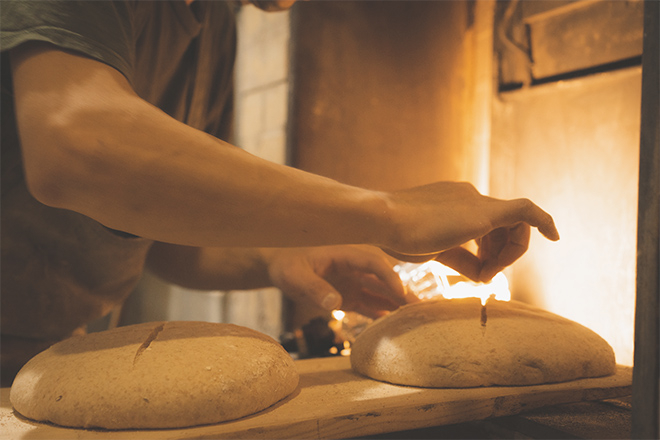 薪窯を自分の手で作り上げ 東京の真ん中でパンを焼く パン屋塩見 プロモーションムービー 投稿一覧 ものさす Monosus