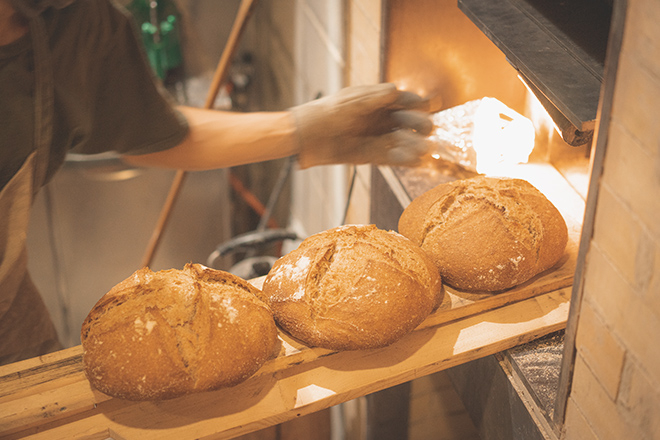 薪窯を自分の手で作り上げ 東京の真ん中でパンを焼く パン屋塩見 プロモーションムービー 投稿一覧 ものさす Monosus